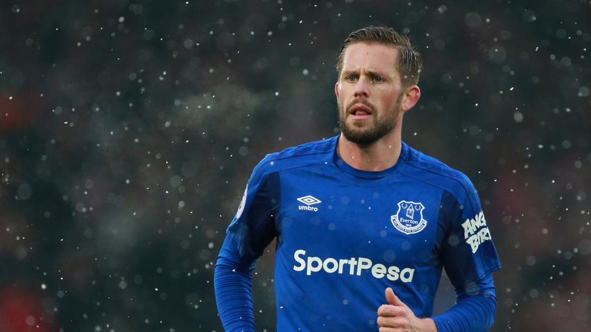 蓝军纽带跨越拜仁，雅克松与恩佐密联引热议